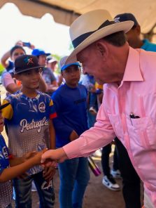 Más de 800 familias en el sector Las Salina de la ciudad de Juan Griego recibieron la Cesta Alimentaria de Morel Rodríguez Ávila