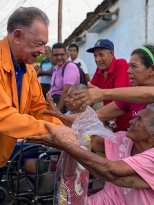 Gobernador Morel Rodríguez lleva esperanza a 1.300 familias de Ciudad Cartón con las cestas alimentarias