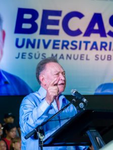 Morel reconoce excelencia de 700 universitarios con la Beca “Jesús Manuel Subero”
