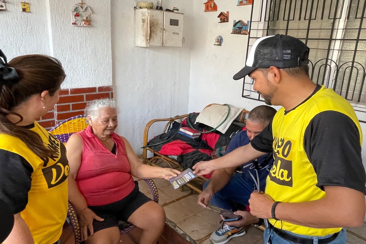 Primero Venezuela y Primero Justicia casa por casa en la Urb. La Arboleda, municipio Mariño