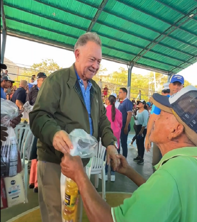Morel Rodríguez entrega más de 900 cestas alimentarias a familias de Manzanillo