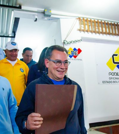 Gobernador Morel Rodríguez se inscribe ante el CNE por la reelección 