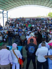Gobernador Morel Rodríguez entregó ayudas técnicas, materiales de construcción y créditos a pescadores en la isla de Coche    