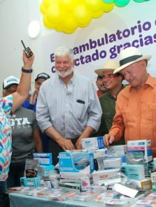 Morel Rodríguez realizó jornada quirúrgica y entregó 2.300 medicamentos en la isla de Coche     