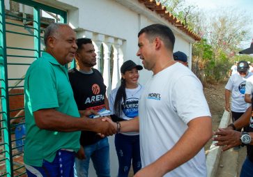 Brisas del Valle dice presente en casa por casa para la reelección de Morel Rodríguez
