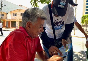 Fuerza Vecinal recorre Amador Hernández en respaldo a Morel Rodríguez